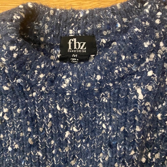 Blue and white sweater - Picture 2 of 2